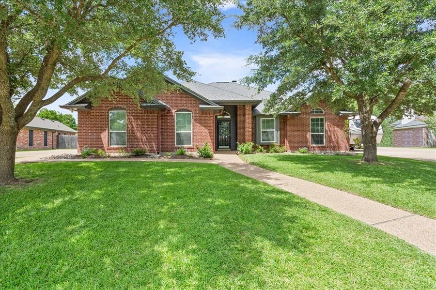 Property photo for 1017 Cheyenne Trail, Hewitt, TX