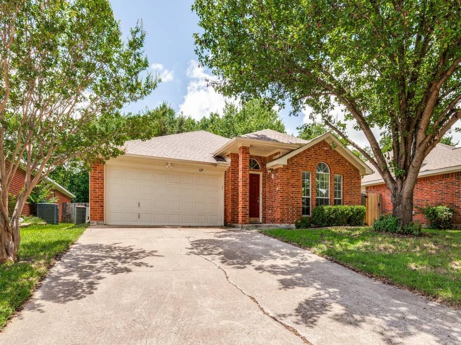 Property photo for 629 Forest Oaks Drive, Grand Prairie, TX