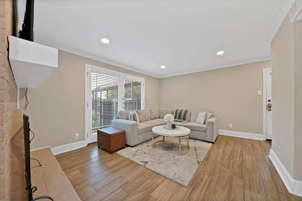 5904 Sandhurst Lane, #145, Dallas, TX 75206 Spacious