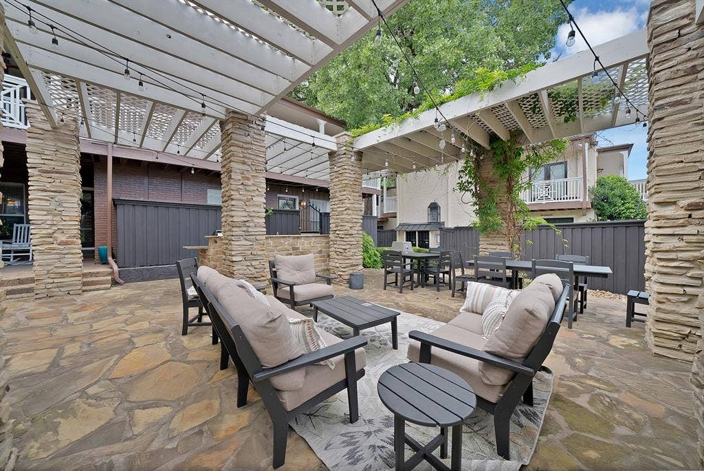 5904 Sandhurst Lane, #145, Dallas, TX 75206 At the pool