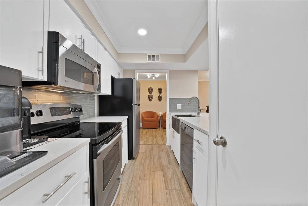5904 Sandhurst Lane, #145, Dallas, TX 75206 5904 Sandhurst Lane, #145, Dallas, TX 75206