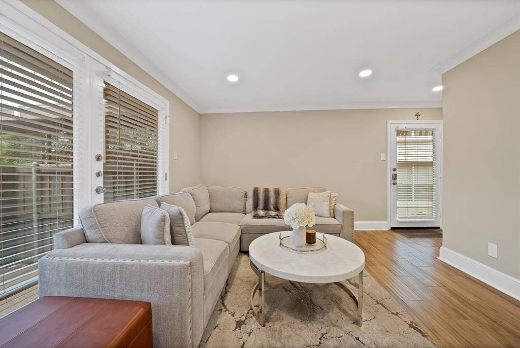 5904 Sandhurst Lane, #145, Dallas, TX 75206 5904 Sandhurst Lane, #145, Dallas, TX 75206
