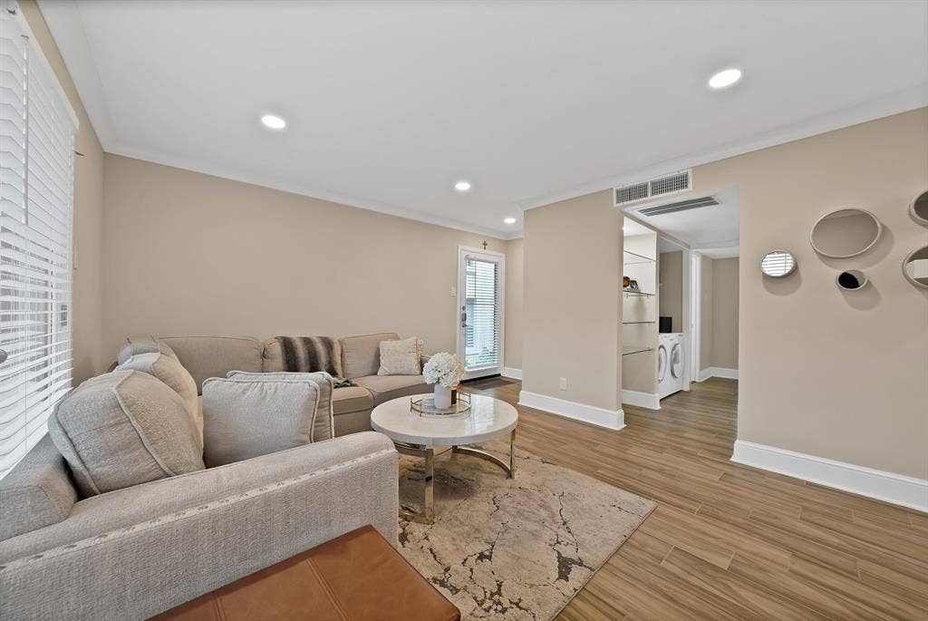 5904 Sandhurst Lane, #145, Dallas, TX 75206 5904 Sandhurst Lane, #145, Dallas, TX 75206