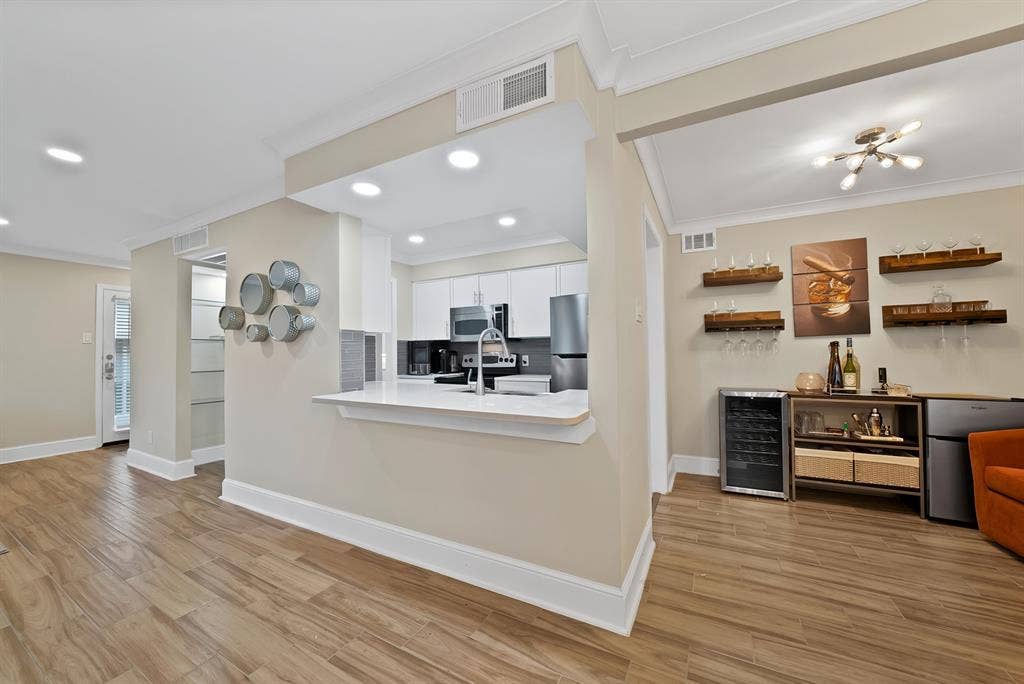 5904 Sandhurst Lane, #145, Dallas, TX 75206 Open floor plan