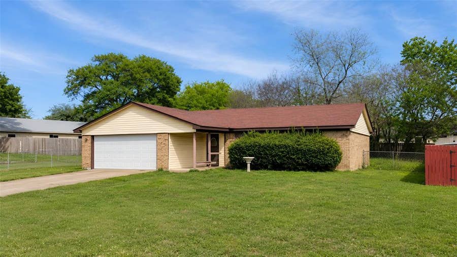 Property photo for 902 S Old Temple Road, Hewitt, TX