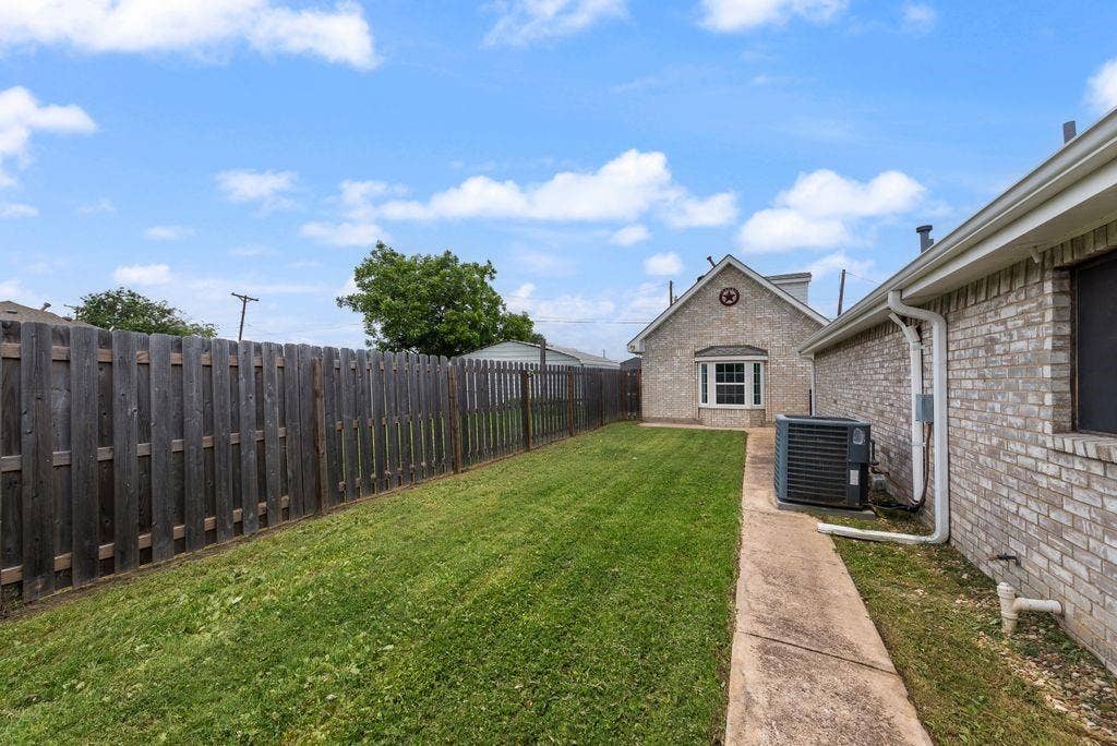 Separate side yard