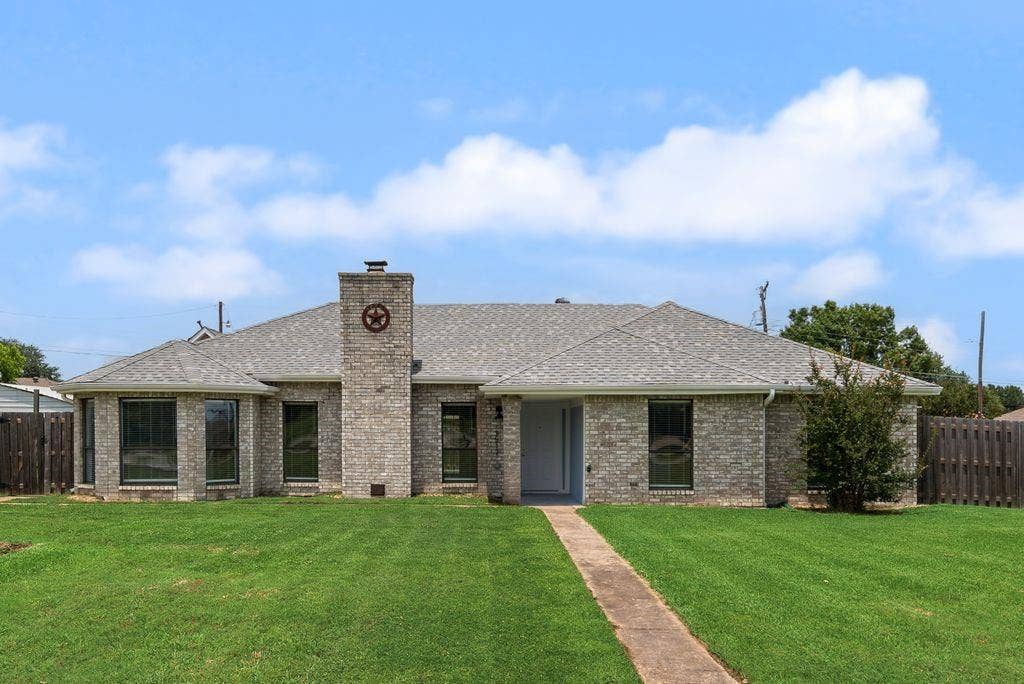 3517 Sachse Road, Sachse, TX 75048