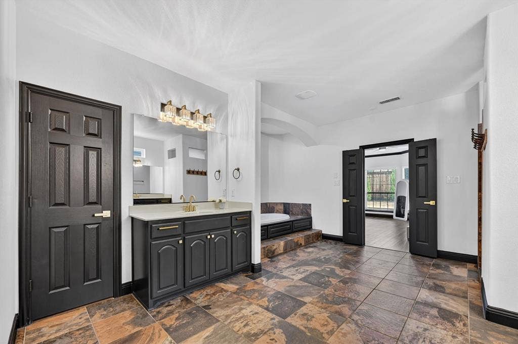 2832 Sendero, Grand Prairie, TX 75054 2832 Sendero, Grand Prairie, TX 75054