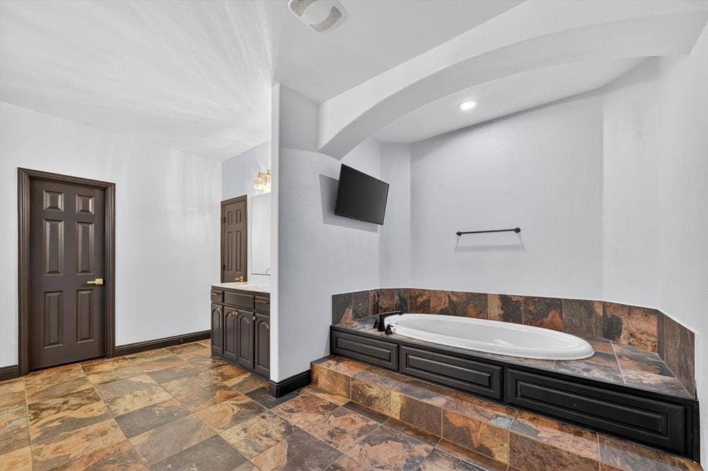 2832 Sendero, Grand Prairie, TX 75054 2832 Sendero, Grand Prairie, TX 75054