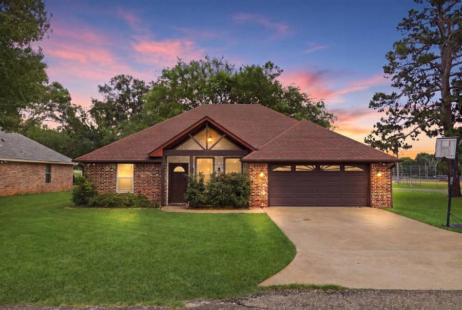 Property photo for 605 Penny Lane, Lindale, TX