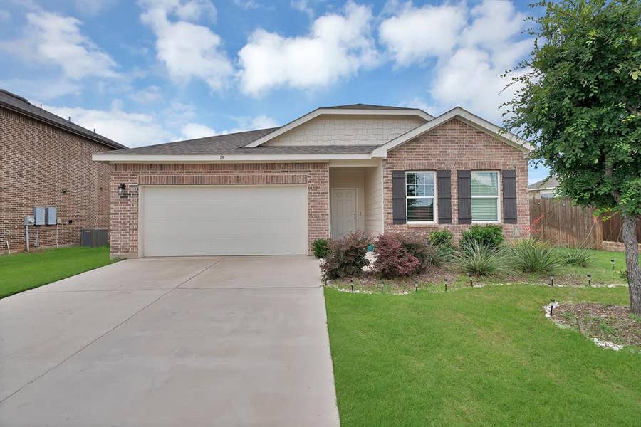 Property photo for 19 Cherryridge Drive, Edgecliff Village, TX