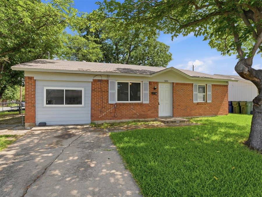 Property photo for 501 Rosewood Hills Drive, Garland, TX