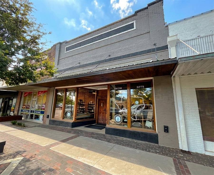 Property photo for 204 W Knox Street, #A, Ennis, TX