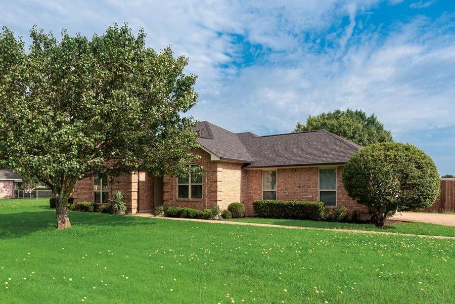 Property photo for 517 Hiwasee Road, Waxahachie, TX