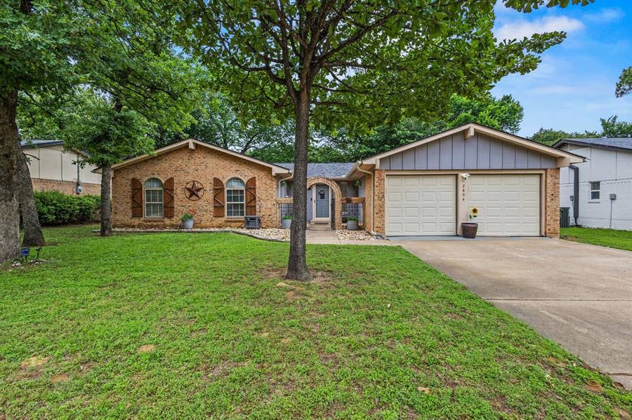 Property photo for 2804 Mintwood Place, Arlington, TX