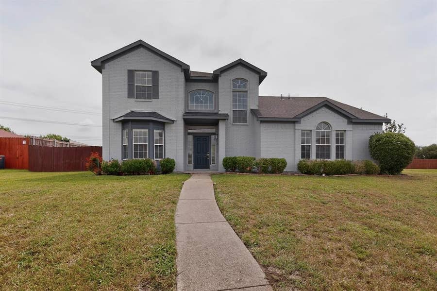 Property photo for 421 Chestnut Lane, DeSoto, TX
