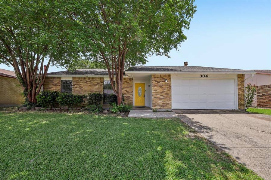 Property photo for 304 Long Canyon Drive, Mesquite, TX