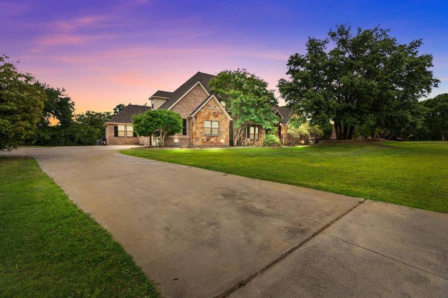 Property photo for 7348 Brady Oaks Drive, Fort Worth, TX