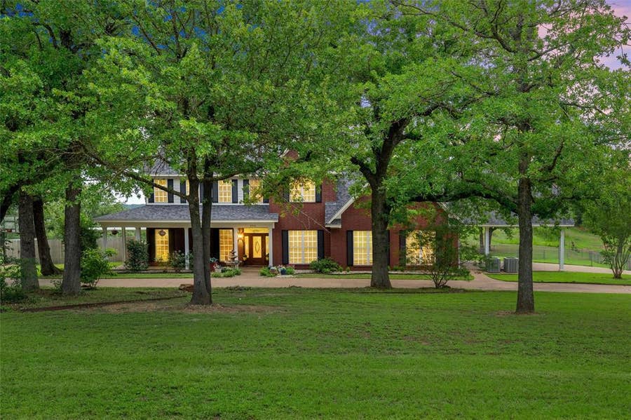 Property photo for 290 Bolton Circle, West, TX