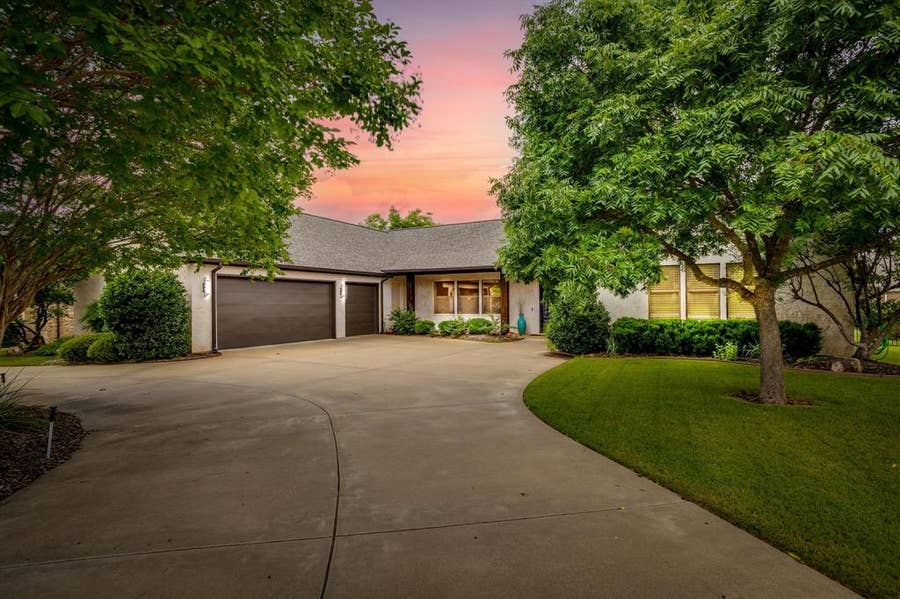 Property photo for 5604 Medinah Court, Granbury, TX