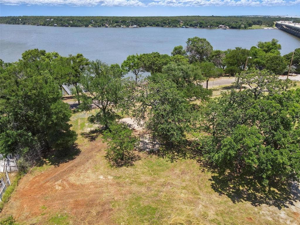 8505 Heron Drive, Fort Worth, TX 76108 Bird's eye view of a large body of water