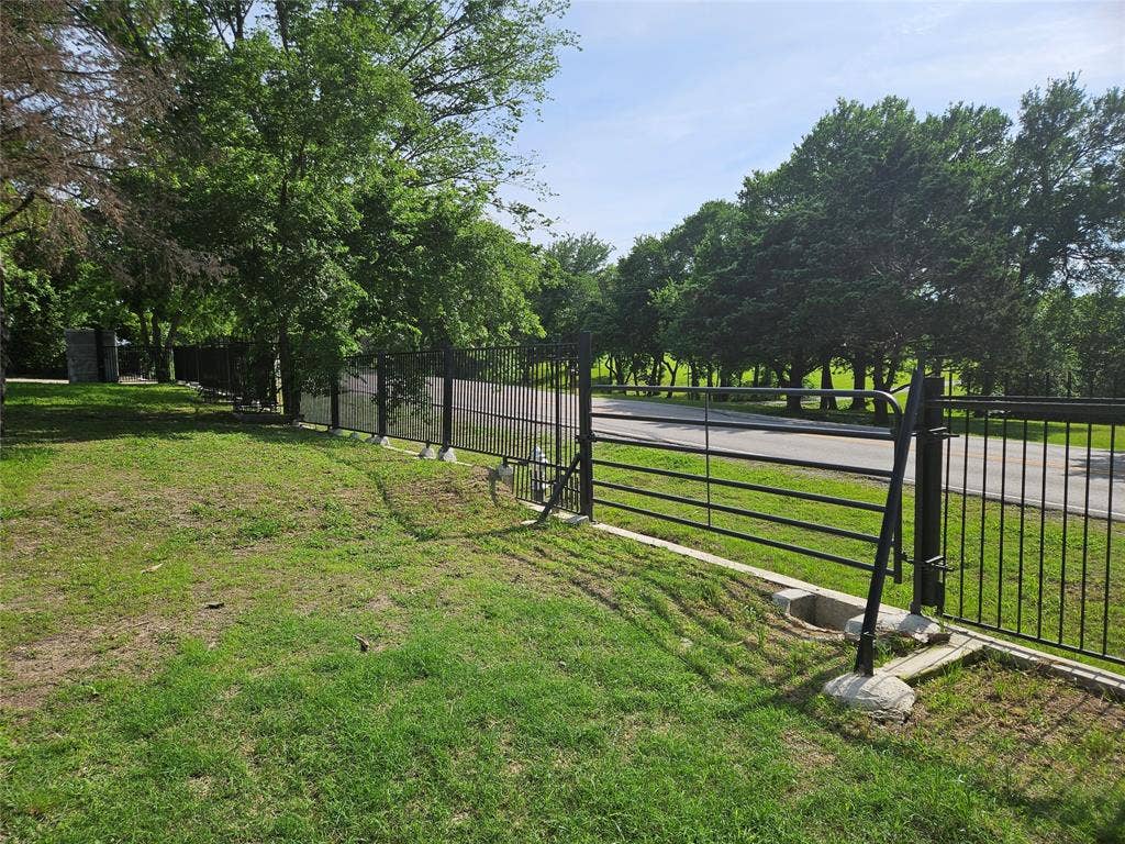 234 E FORK Road, Sunnyvale, TX 75182 234 E FORK Road, Sunnyvale, TX 75182