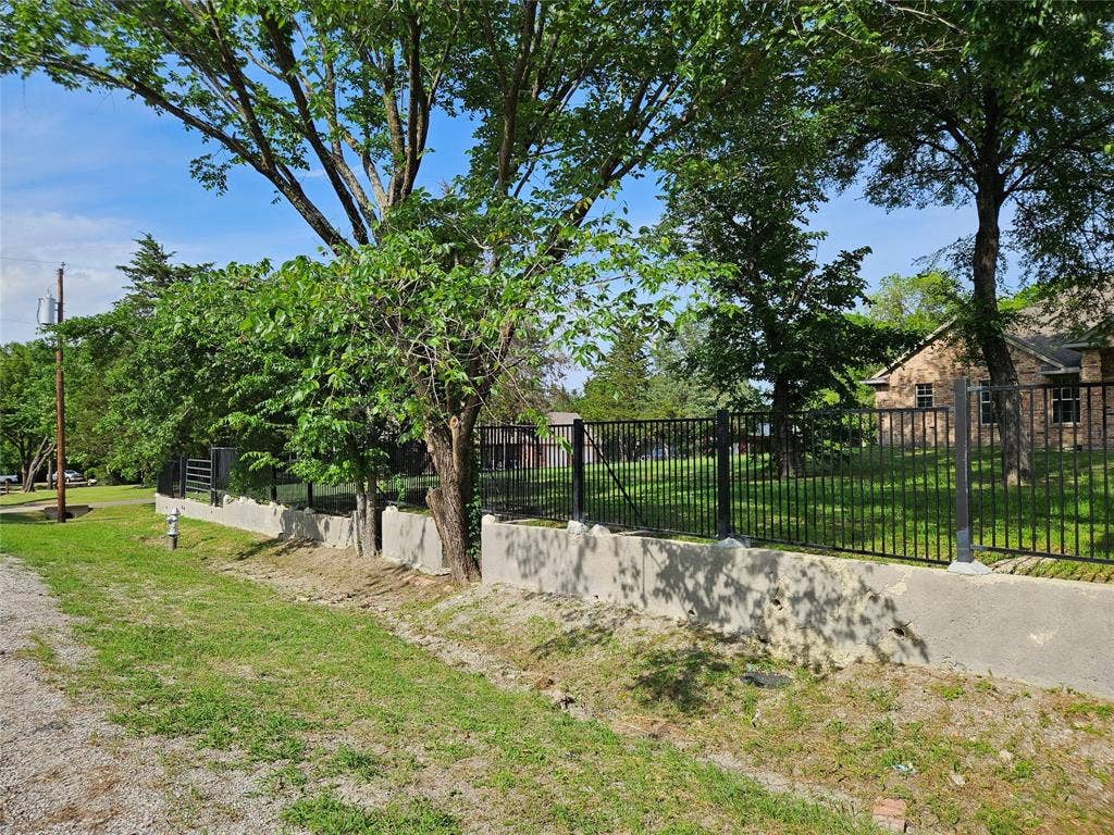 234 E FORK Road, Sunnyvale, TX 75182 234 E FORK Road, Sunnyvale, TX 75182