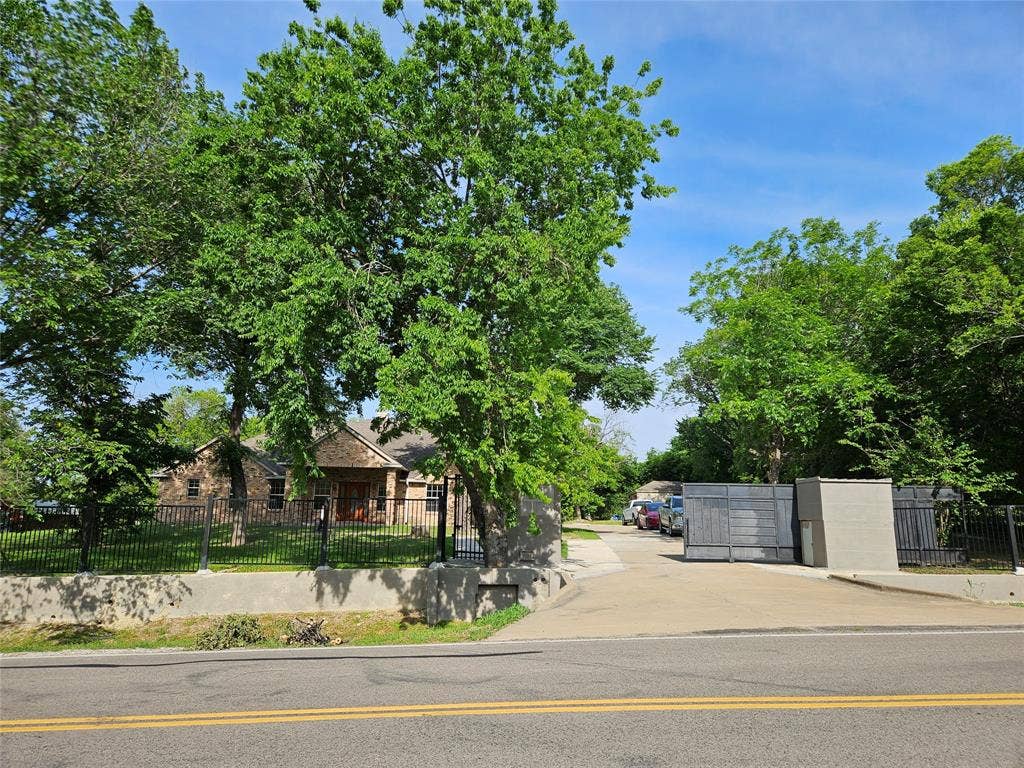 234 E FORK Road, Sunnyvale, TX 75182 234 E FORK Road, Sunnyvale, TX 75182