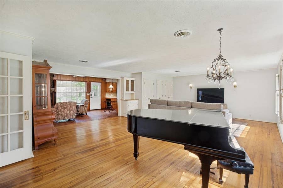 Property photo for 2615 Glenwood Lane, Denton, TX