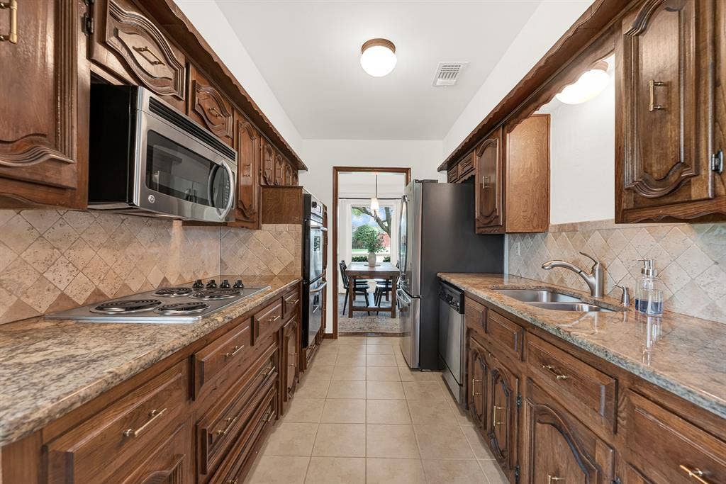 2814 Forest Grove Drive, Richardson, TX 75080 2814 Forest Grove Drive, Richardson, TX 75080