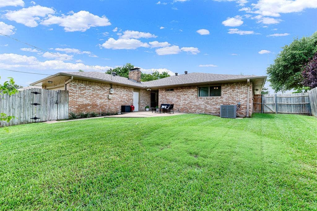 2814 Forest Grove Drive, Richardson, TX 75080 2814 Forest Grove Drive, Richardson, TX 75080