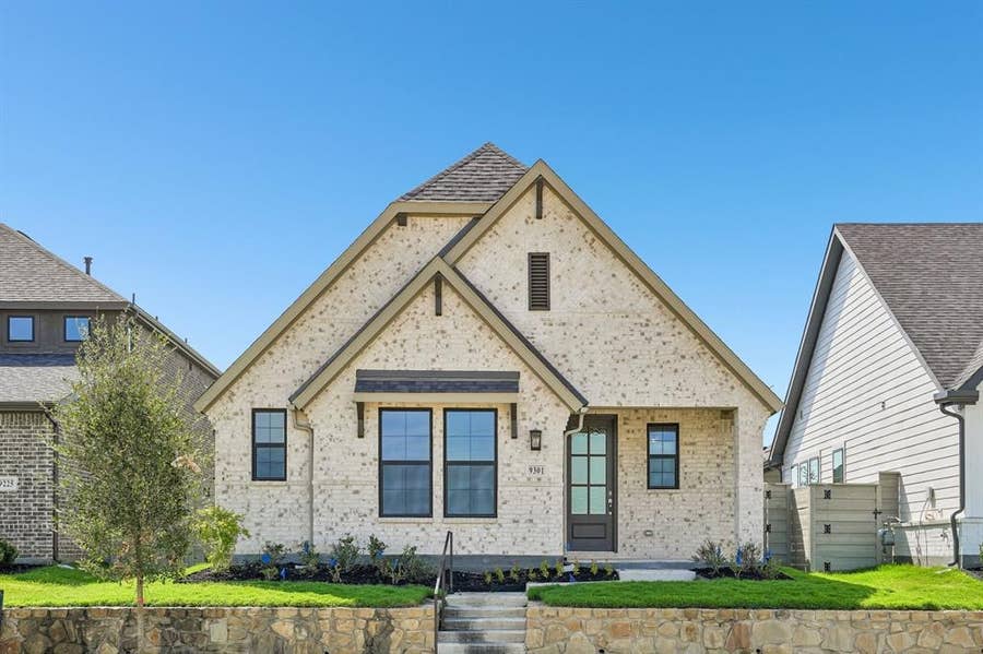 Property photo for 9301 Rolling Meadow Way, Denton, TX
