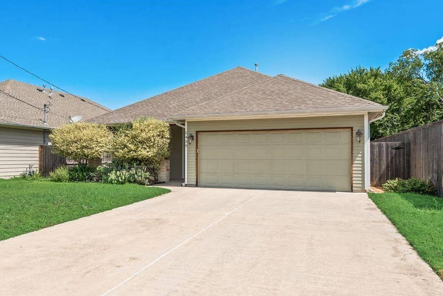 Property photo for 5420 Meandering Road, River Oaks, TX