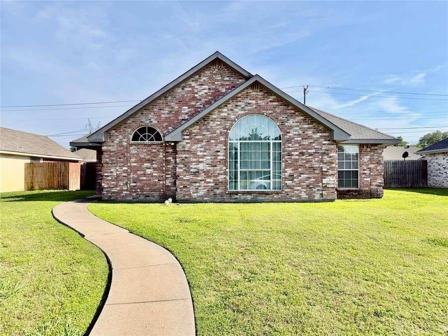 Property photo for 1302 Old Knoll Drive, Wylie, TX