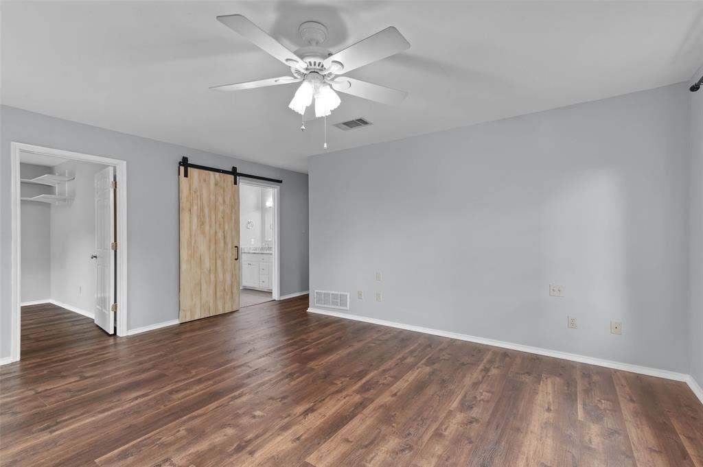 Primary bedroom with ensuite plus bonus room that could be an exercise room, sitting area, dressing room or office