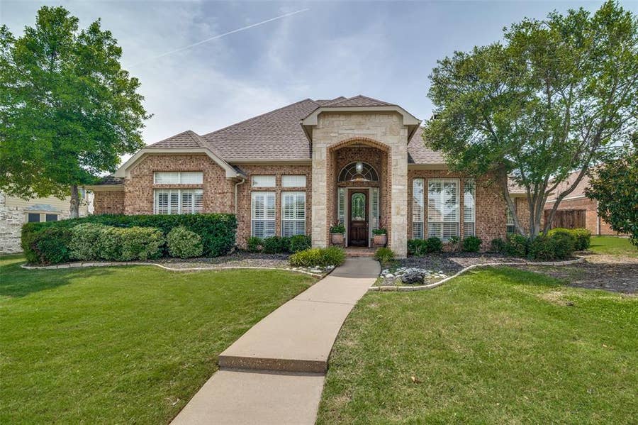 Property photo for 2305 Rosser Court, Rowlett, TX