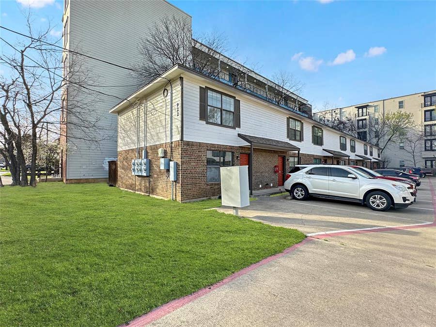 Property photo for 922 Fannin Street, #109, Denton, TX