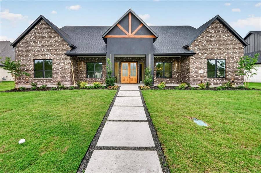 Property photo for 1009 Devonshire Drive S, Forney, TX