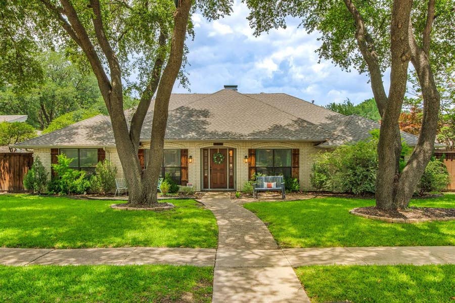 Property photo for 2703 W Prairie Creek Drive, Richardson, TX