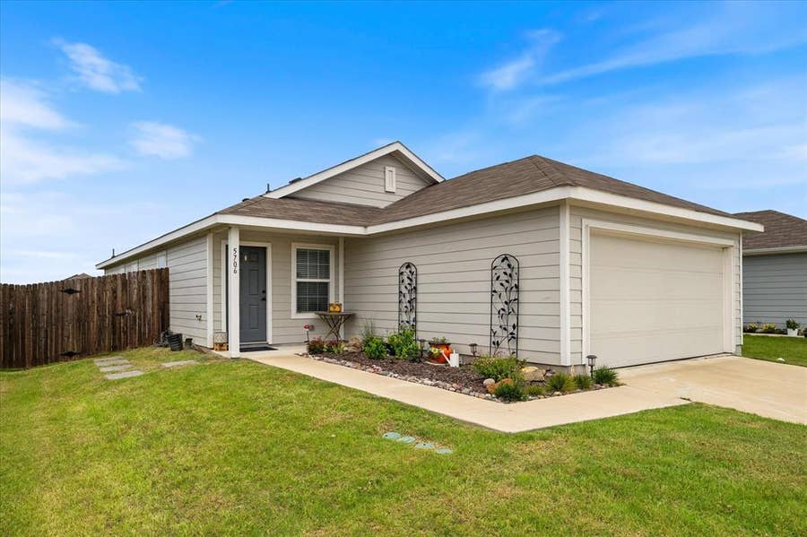 Property photo for 5706 Bristle Leaf Drive, Princeton, TX
