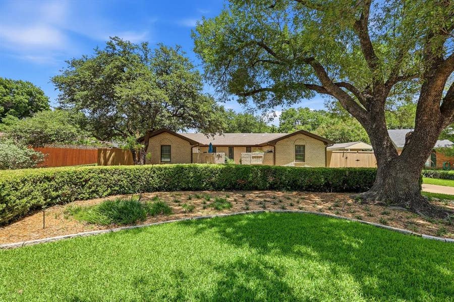 Property photo for 3066 Ponder Place, Dallas, TX