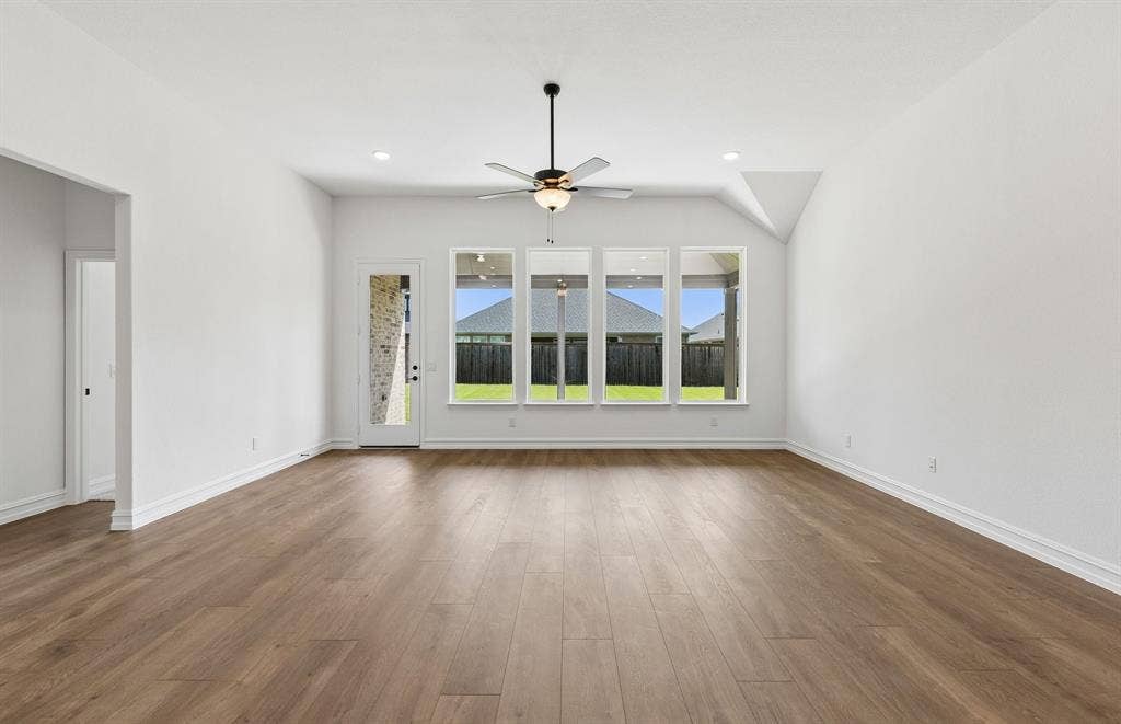 509 Apricot Court, Forney, TX 75126 Spacious living room with natural light