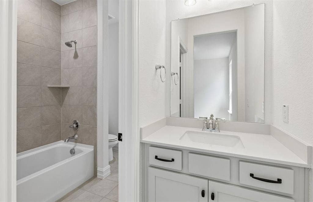 509 Apricot Court, Forney, TX 75126 Secondary bath
