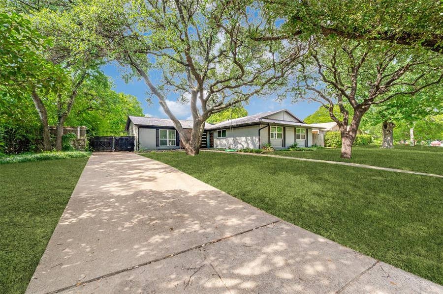 Property photo for 3707 Ridgeoak Way, Farmers Branch, TX