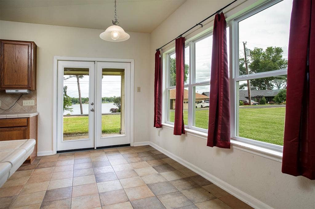 21750 Lakewood Lane, Chandler, TX 75758 Eat in Kitchen with lake view
