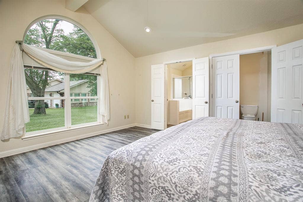 21750 Lakewood Lane, Chandler, TX 75758 master bedroom with natural light
