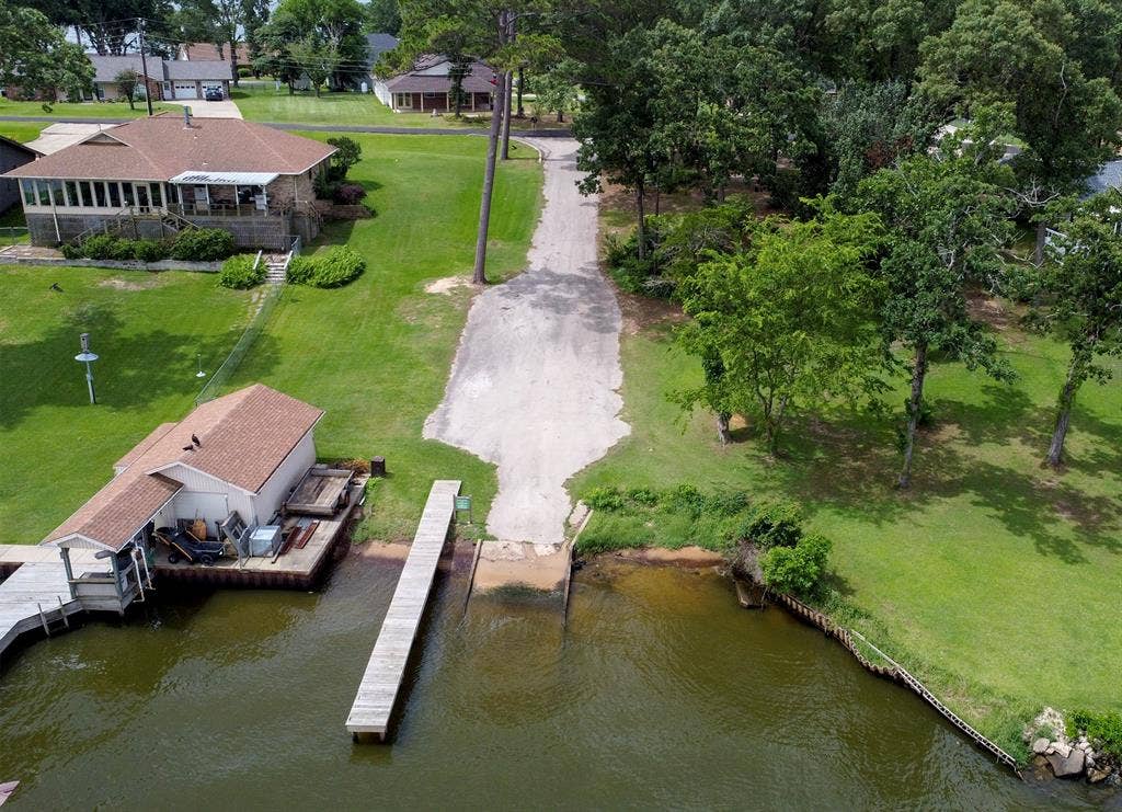 21750 Lakewood Lane, Chandler, TX 75758 Boat Launch across the street from our property