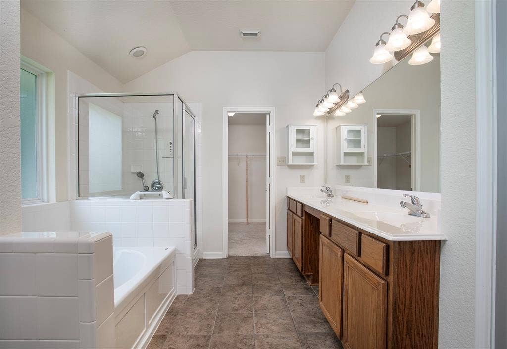 21750 Lakewood Lane, Chandler, TX 75758 Master Bath