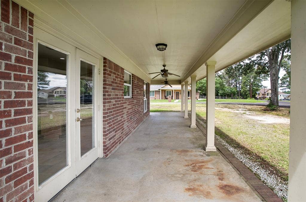 21750 Lakewood Lane, Chandler, TX 75758 Patio looking out to lake