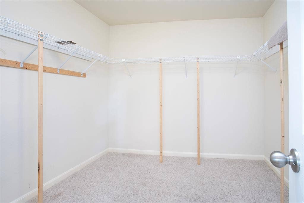 21750 Lakewood Lane, Chandler, TX 75758 Master closet